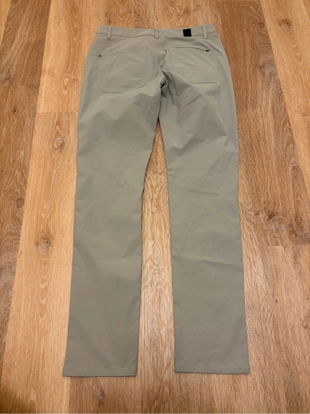 VUORI Meta Pant Men's 30x32 Khaki Gray Athletic Slim Fit Technical 5-Pocket